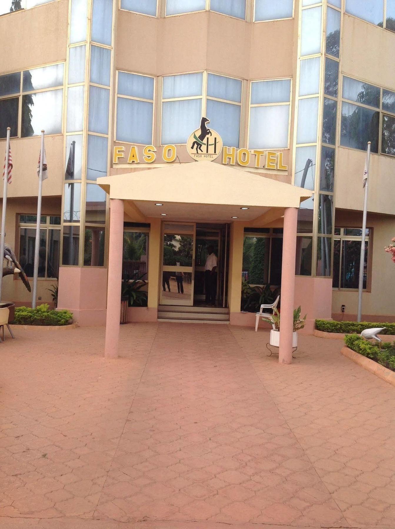 Faso Hotel واغادوغو المظهر الخارجي الصورة